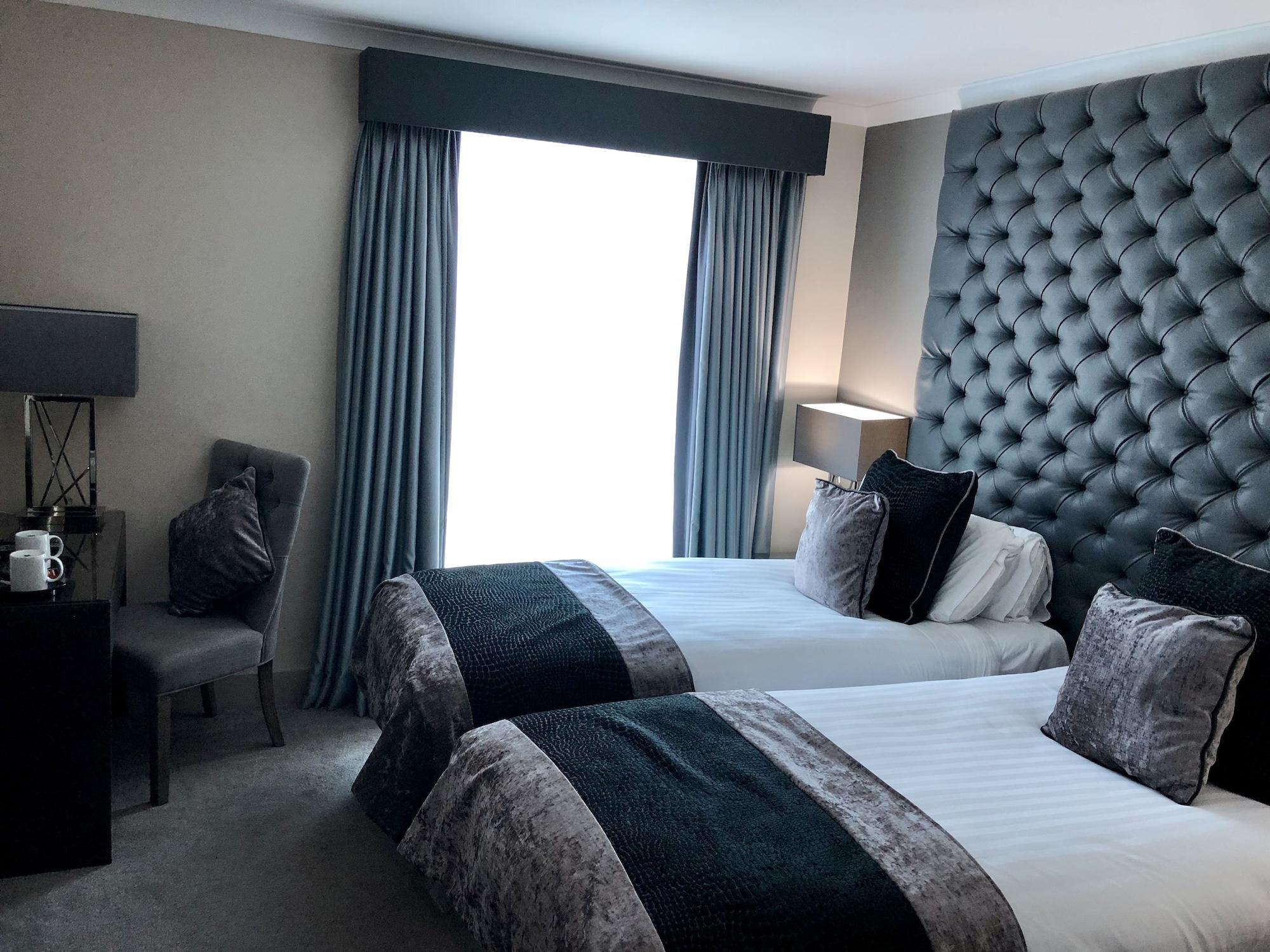 The Continental Hotel, Heathrow Hounslow Exterior photo