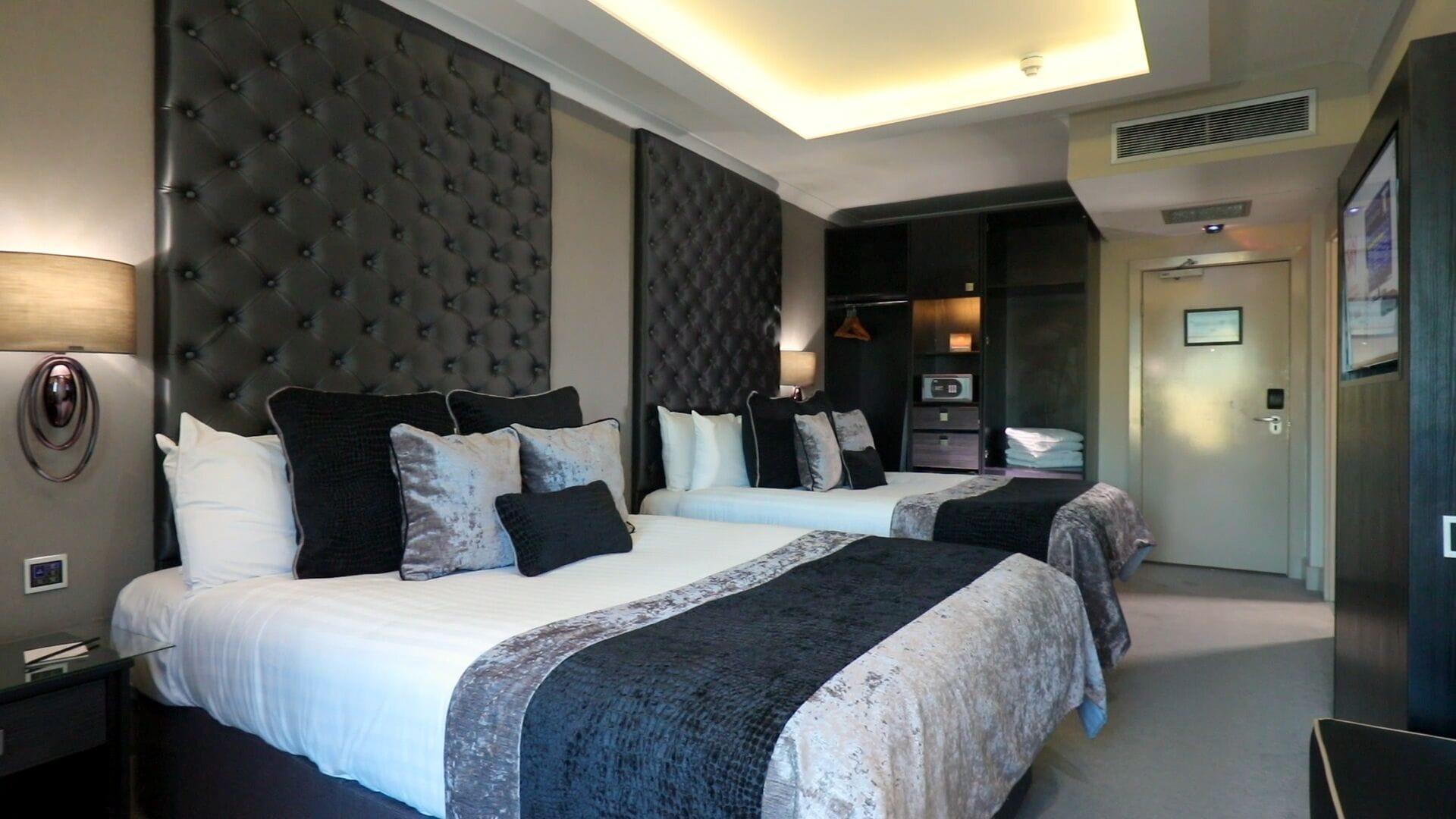 The Continental Hotel, Heathrow Hounslow Exterior photo